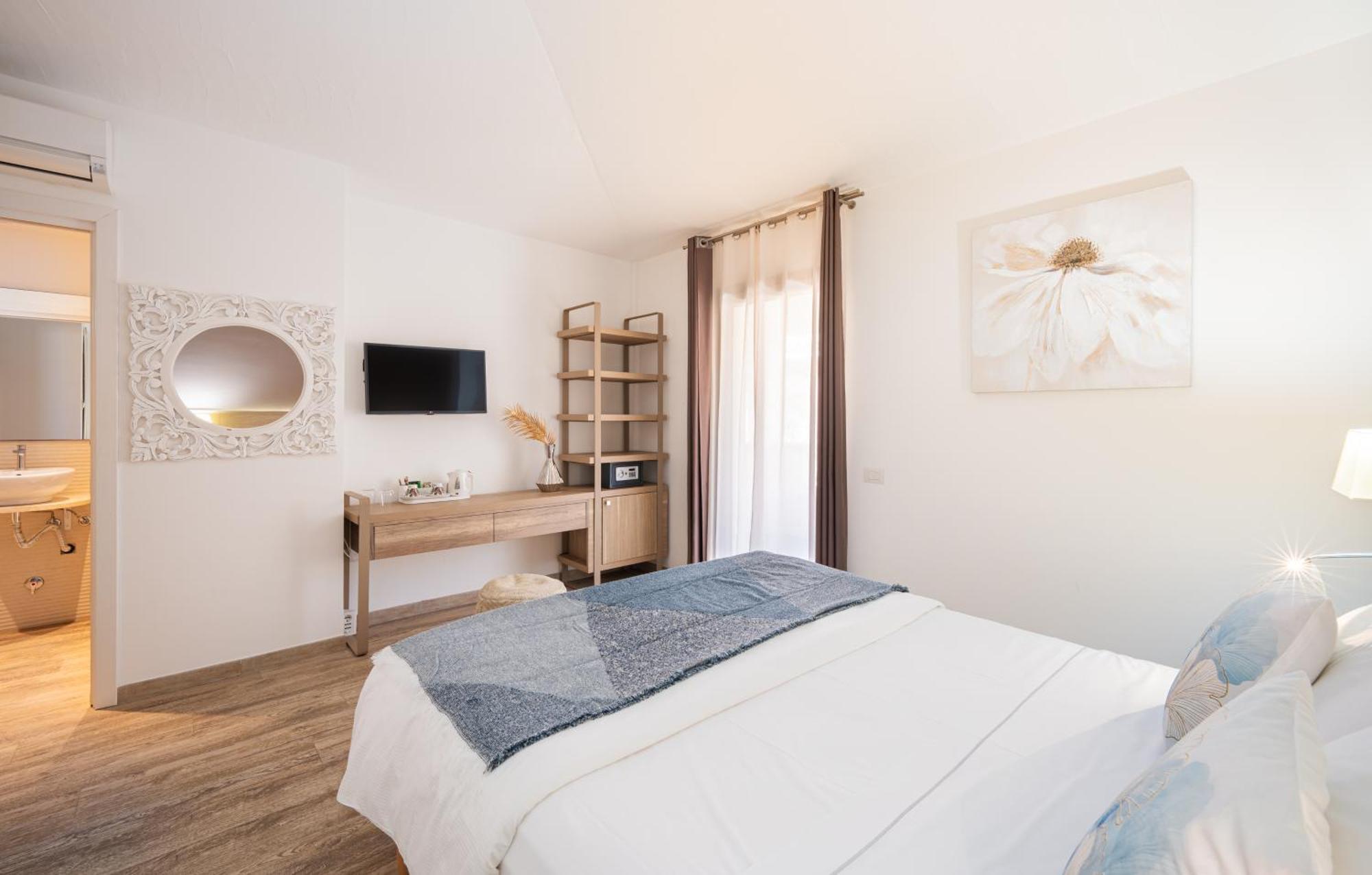Suimi'S Hotel Villasimius Bagian luar foto