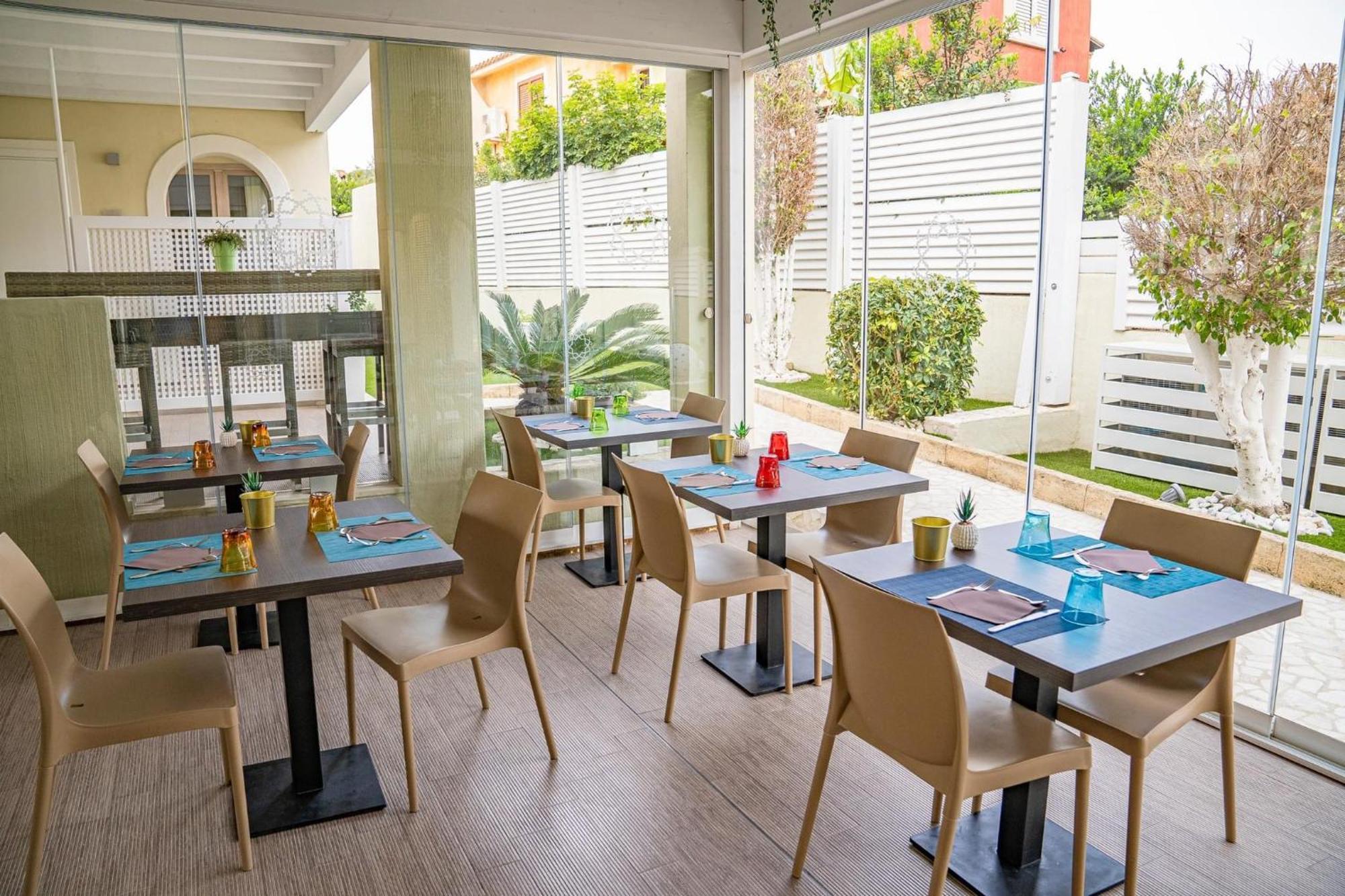 Suimi'S Hotel Villasimius Bagian luar foto